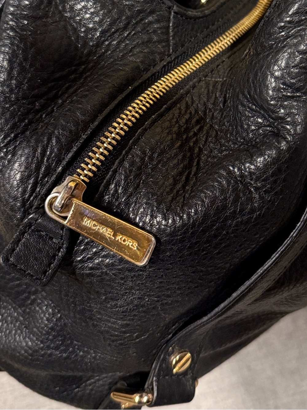 Michael Kors Black Pebbled Leather Shoulder Bag Gold Hardware Slouchy Hobo Purse - Picture 11 of 14